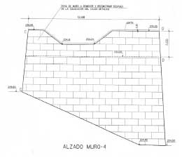 Plano en vista alzada de uno de los muros que ser� demolido y reconstruido despu�s tras la colocaci�n de un caj�n met�lico.