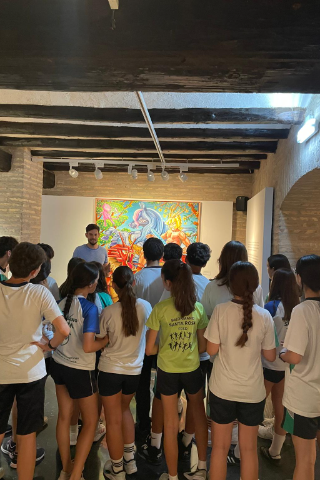 ¡Plan familiar! Disfruta de la exposición "Lo verosímil de lo maravilloso, érase que se era" y participa en nuestro taller creativo final.