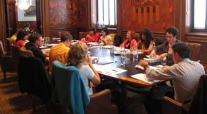 Imagen de la mesa de reuniones