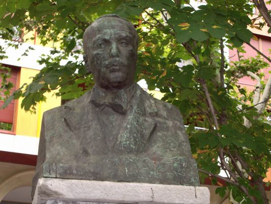 Monumento a Fernando Soteras 