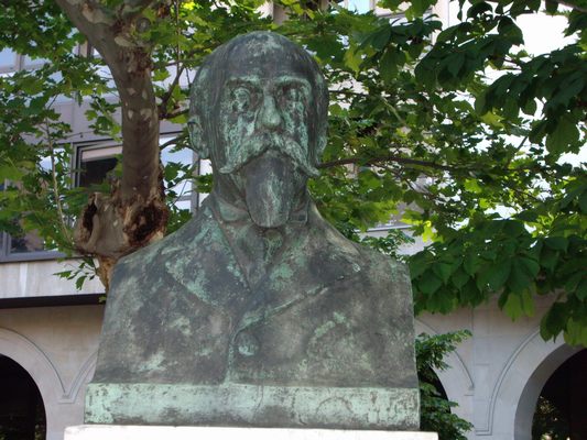 Monumento a Marcos Zapata