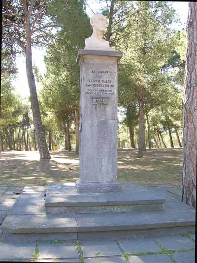 Monumento a Vicente Galbe y Sánchez-Plazuelos