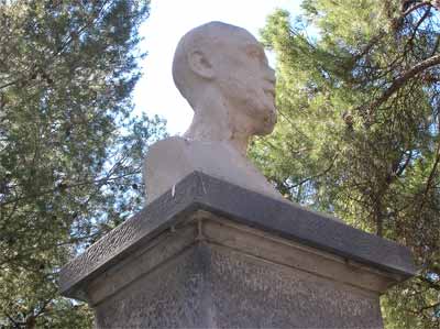 Monumento a Vicente Galbe y Sánchez-Plazuelos