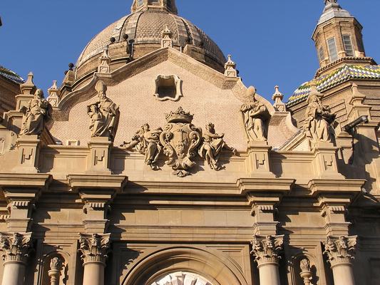 Fachada de la basílica de Nuestra Señora del Pilar