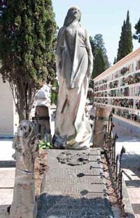 Sepultura de la familia Gin?s y Gin?s