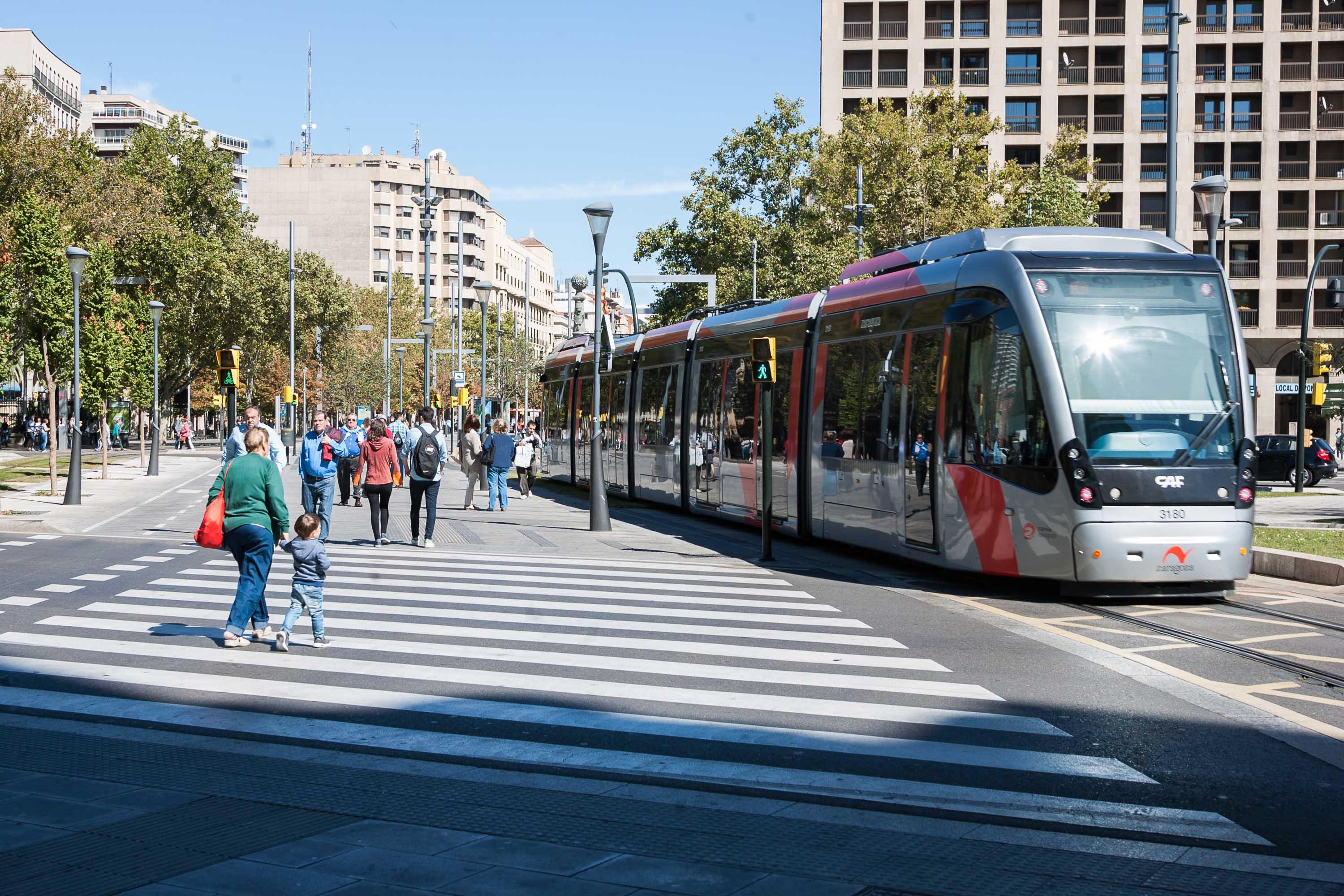 Pulsa para ver la imagen en grande: Tranvía en Zaragoza