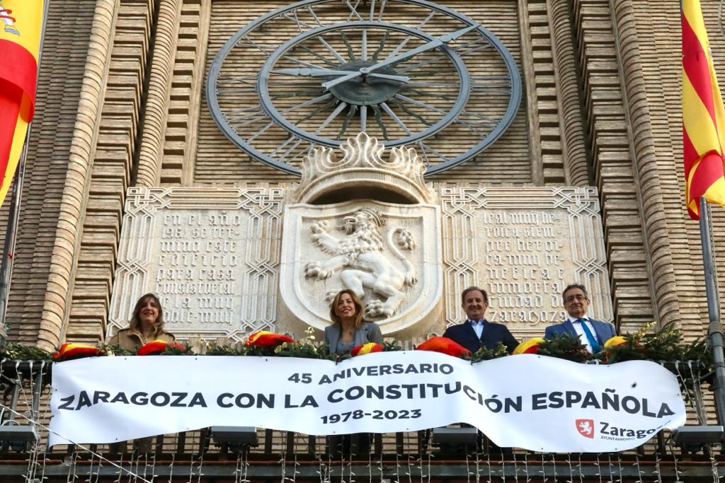 El Ayuntamiento conmemora el 45 aniversario de la Constitución Española  repartiendo ejemplares de la Constitución a los Centros de Educación  Secundaria y Formación Profesional