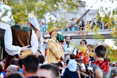 Gigantes y Cabezudos en Puerto Venecia