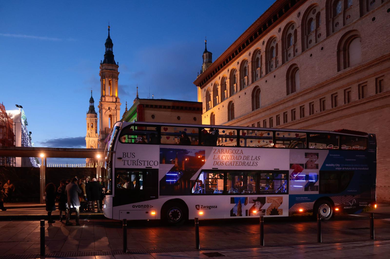 El Bus de la Navidad llega a Zaragoza: un viaje mágico por la ...
