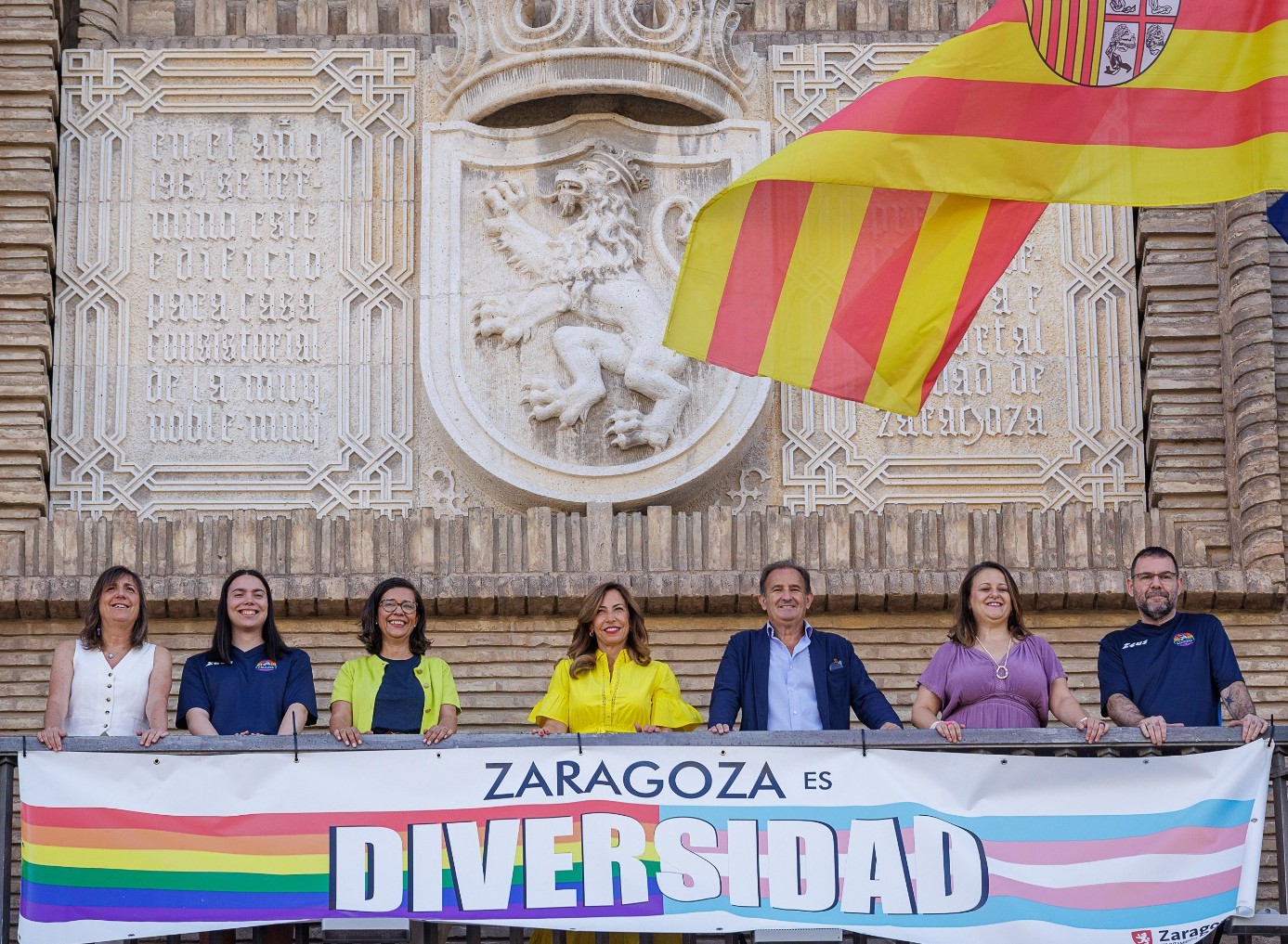 El Ayuntamiento luce la pancarta del día del Orgullo y reivindica que Zaragoza es diversidad