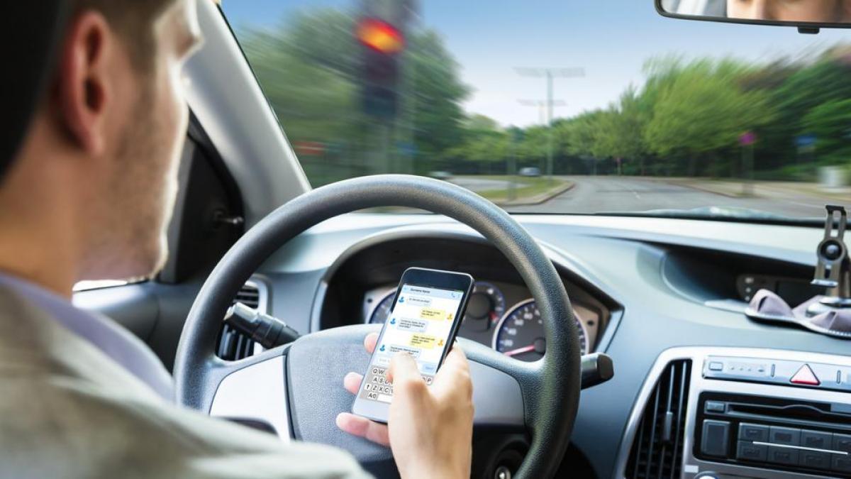 Pulsa para ver la imagen en grande: No uses el móvil mientras conduces