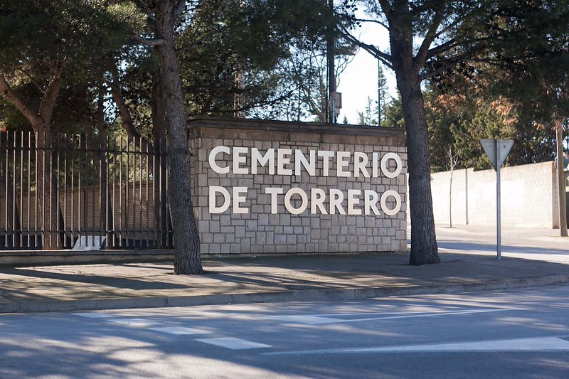 Entrada cementerio torrero