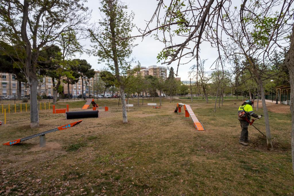 La zona de esparcimiento canino del Parque Tío Jorge abre sus puertas con  dos espacios diferenciados y 4.700 m² de superficie. Noticia. Ayuntamiento  de Zaragoza