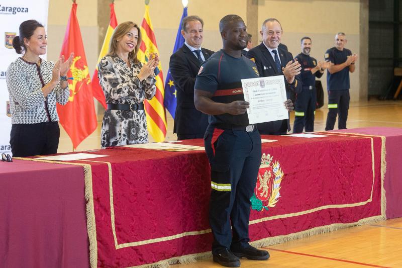 La alcaldesa de Zaragoza agradece a la nueva promoción de Bomberos su ...