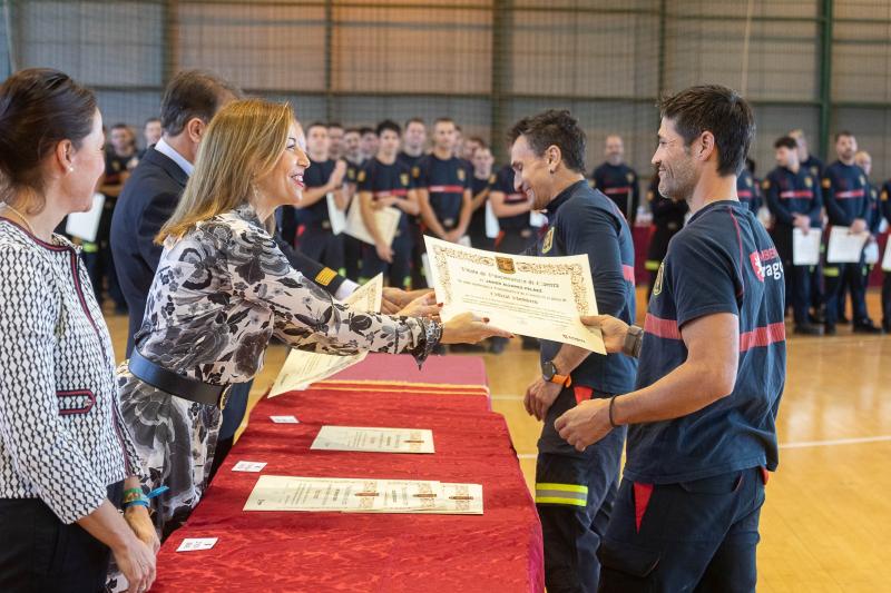 La alcaldesa de Zaragoza agradece a la nueva promoción de Bomberos su ...