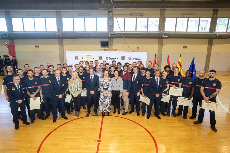 La alcaldesa de Zaragoza agradece a la nueva promoción de Bomberos su ...