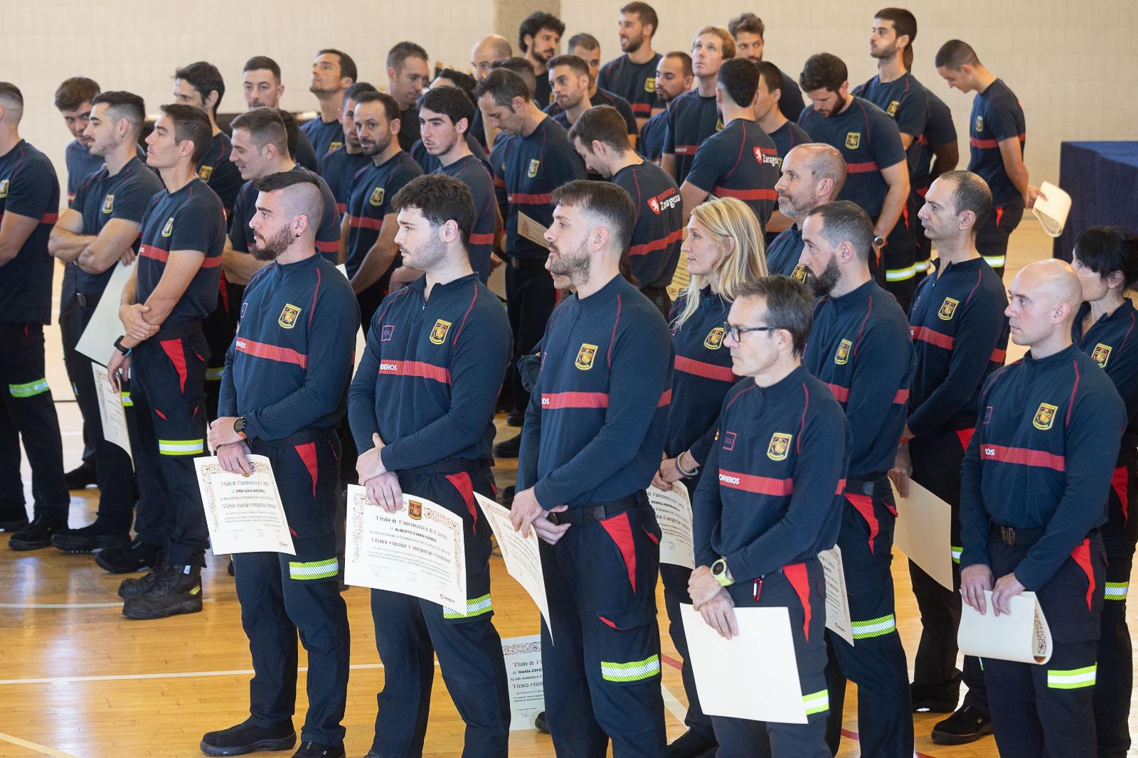 La alcaldesa de Zaragoza agradece a la nueva promoción de Bomberos su ...