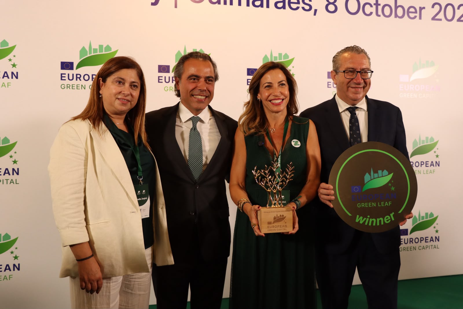 Natalia Chueca recibiendo el premio de Zaragoza Ciudad Verde Europea 2028